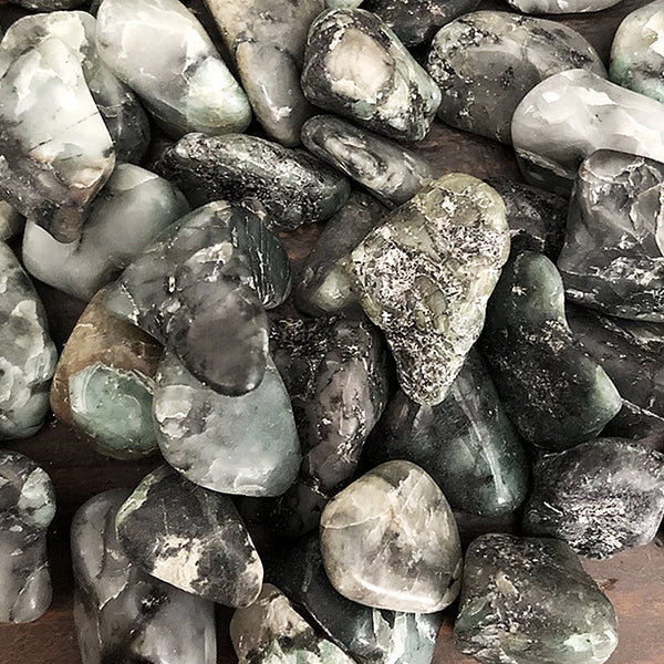 Emerald Tumbled Stones for Prosperity & Healing - Zinzeudo Infinite Wellness
